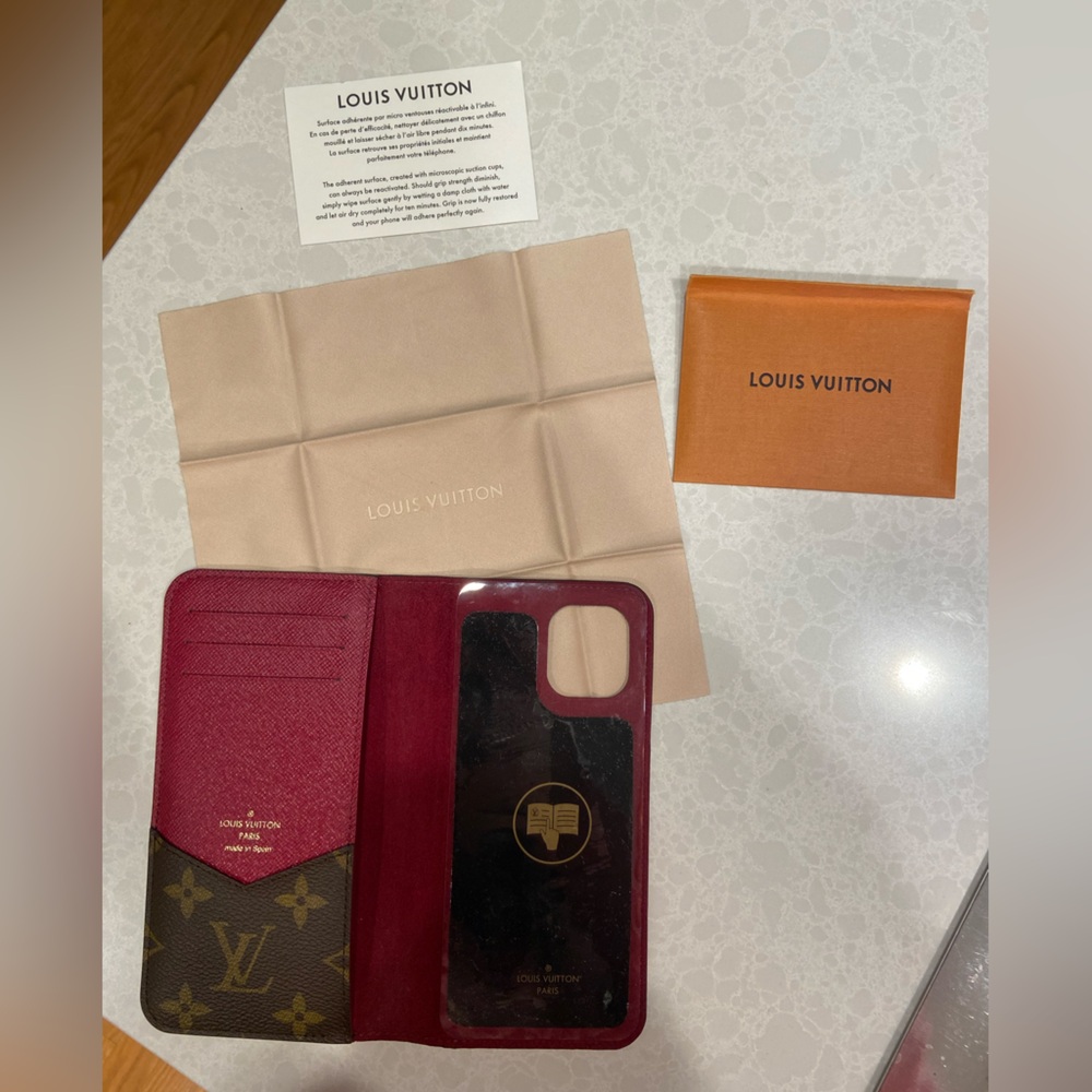 Louis Vuitton Monogram iPhone 11 Folio LIKE NEW